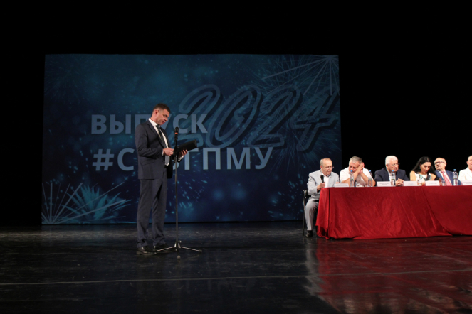 В Педиатрическом университете вручили дипломы выпускникам 54