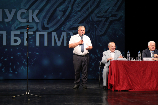 В Педиатрическом университете вручили дипломы выпускникам 57