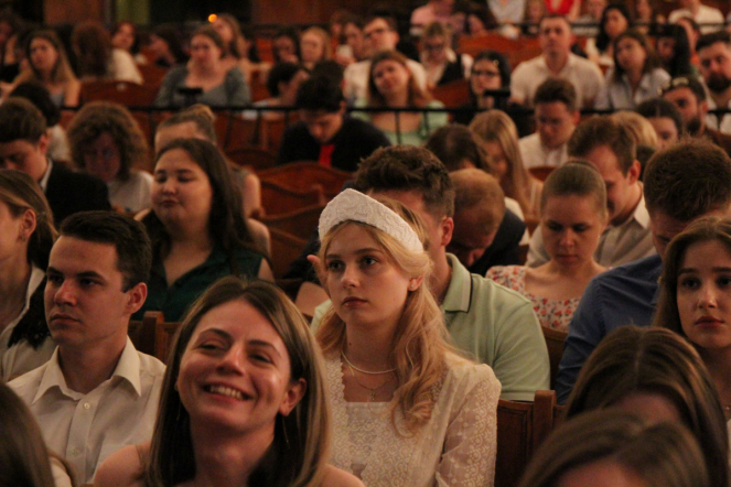 В Педиатрическом университете вручили дипломы выпускникам 62