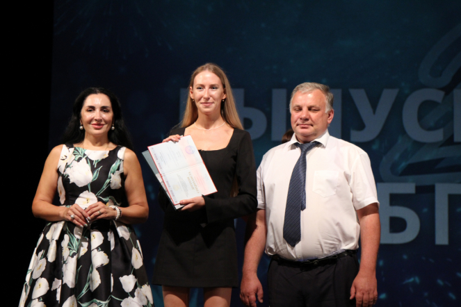 В Педиатрическом университете вручили дипломы выпускникам