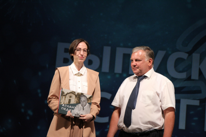 В Педиатрическом университете вручили дипломы выпускникам 96