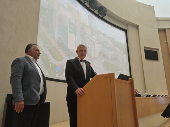 Дмитрий Иванов поздравил руководителя Алмазовского центра с юбилеем