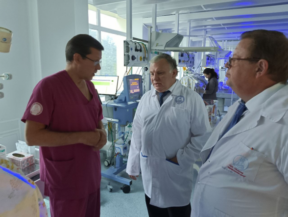 Главный неонатолог Минздрава России Дмитрий Иванов отметил успехи коллег из Челябинской области в снижении младенческой смертности 14