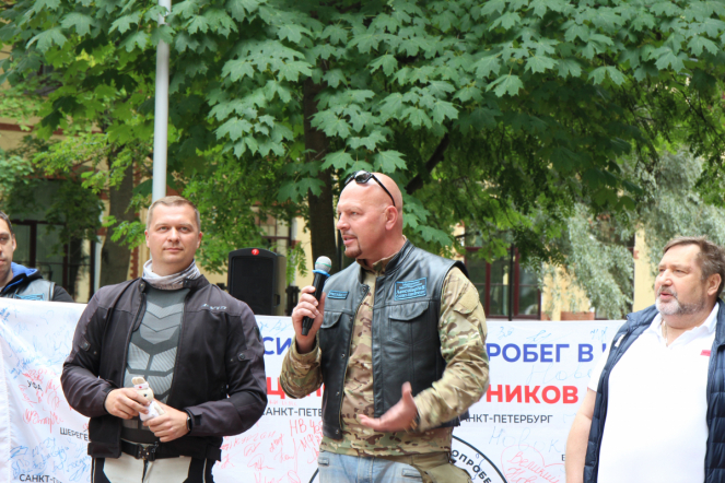 Мотопробег в честь медиков финишировал в Педиатрическом университете 1