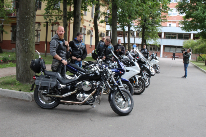 Мотопробег в честь медиков финишировал в Педиатрическом университете 5