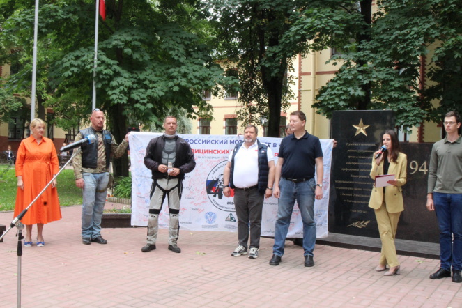 Мотопробег в честь медиков финишировал в Педиатрическом университете 7