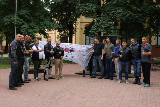 Мотопробег в честь медиков финишировал в Педиатрическом университете 23