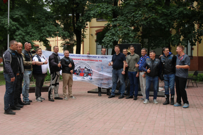 Мотопробег в честь медиков финишировал в Педиатрическом университете 24