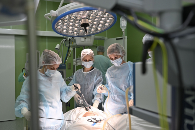 Врачи Педиатрического университета удалили 10-летней девочке из Вологды гигантскую опухоль малого таза