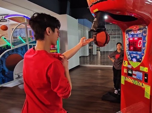 В Педиатрический университет госпитализировали подростка после удара по автомату «Силомер»