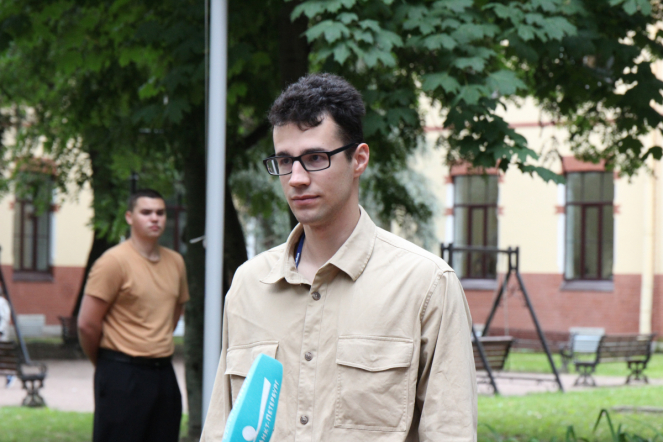 В День флага России в Педиатрическом университете прошёл торжественный митинг 3