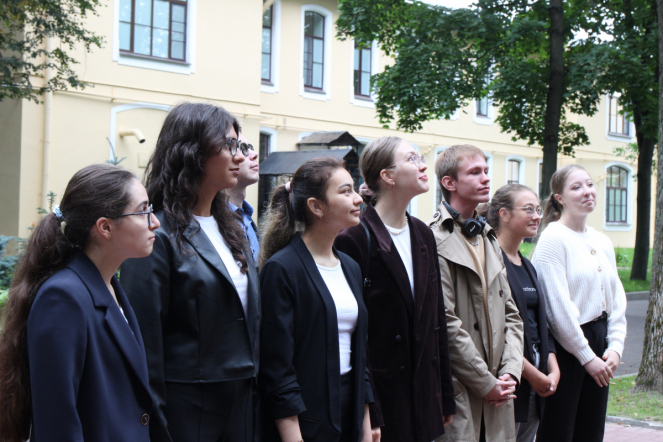 В День флага России в Педиатрическом университете прошёл торжественный митинг 4