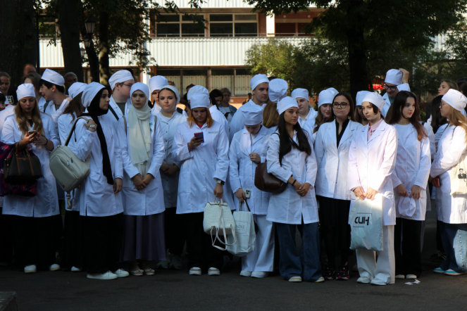 В Педиатрическом университете состоялась торжественная церемония посвящения в студенты 3