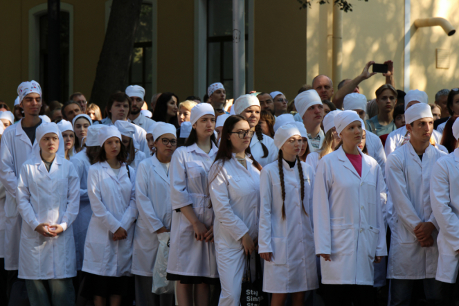 В Педиатрическом университете состоялась торжественная церемония посвящения в студенты