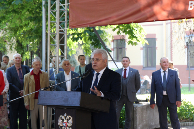 В Педиатрическом университете состоялась торжественная церемония посвящения в студенты 26