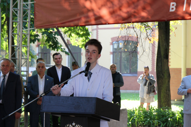 В Педиатрическом университете состоялась торжественная церемония посвящения в студенты 37