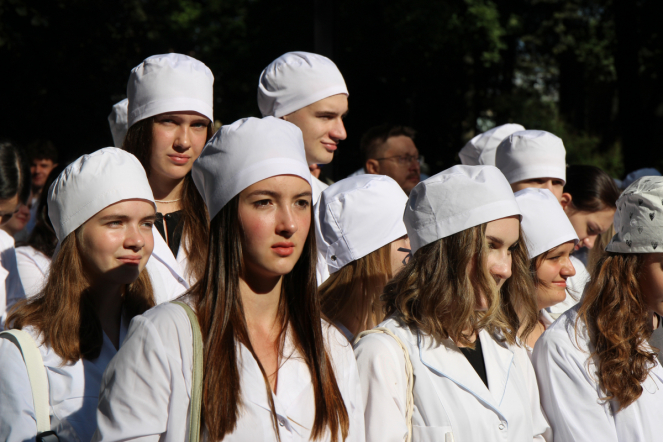 В Педиатрическом университете состоялась торжественная церемония посвящения в студенты 43