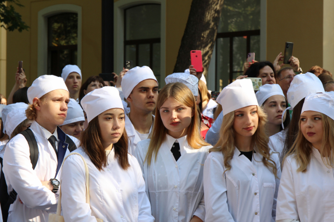В Педиатрическом университете состоялась торжественная церемония посвящения в студенты 46