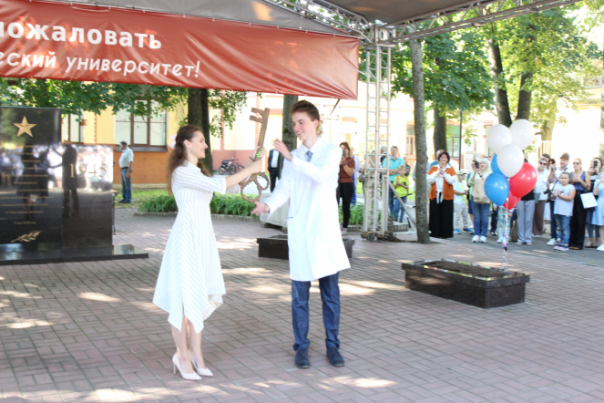 В Педиатрическом университете состоялась торжественная церемония посвящения в студенты 53