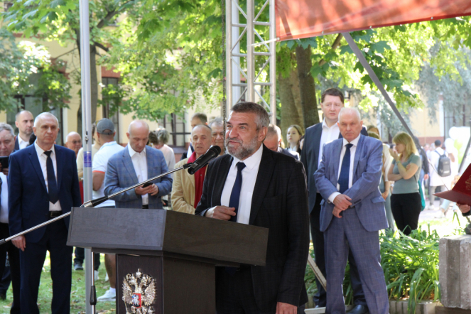 В Педиатрическом университете состоялась торжественная церемония посвящения в студенты 58