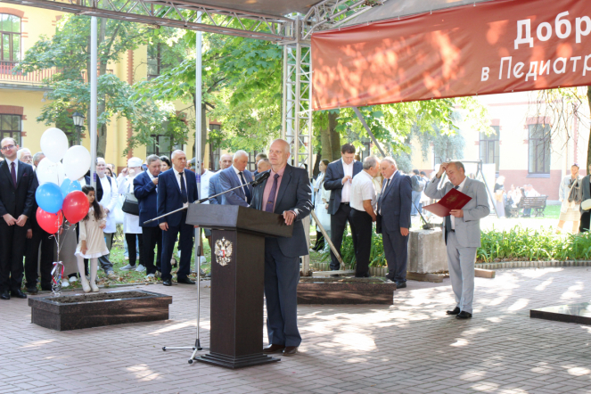 В Педиатрическом университете состоялась торжественная церемония посвящения в студенты 61
