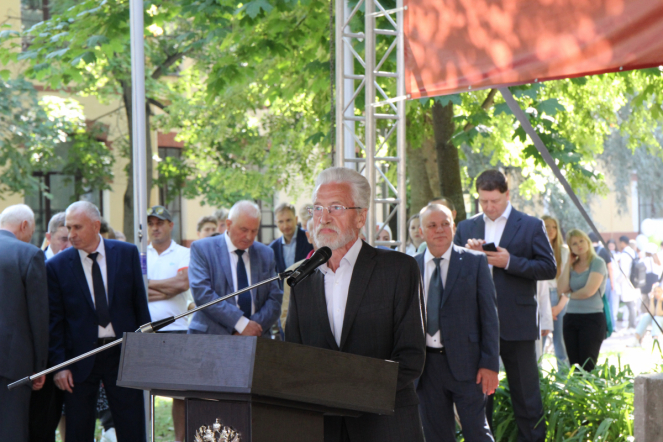 В Педиатрическом университете состоялась торжественная церемония посвящения в студенты 62