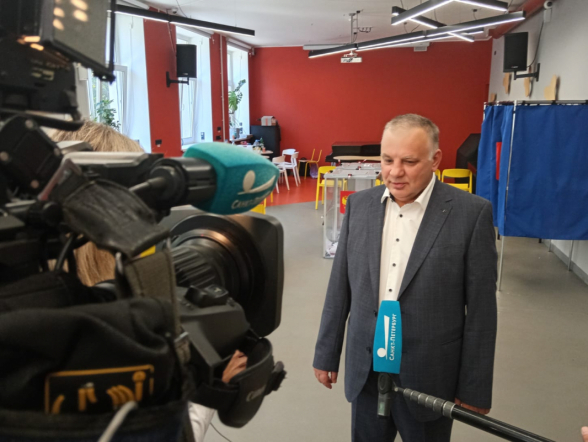 Дмитрий Иванов проголосовал на выборах губернатора Санкт-Петербурга 1