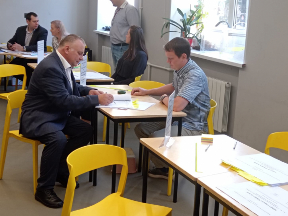 Дмитрий Иванов проголосовал на выборах губернатора Санкт-Петербурга 2