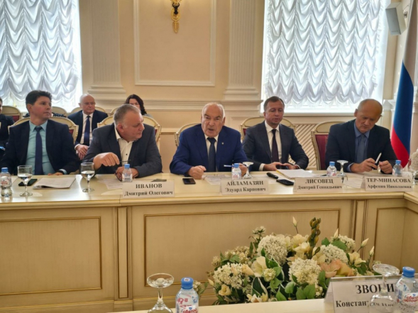 Ректор Педиатрического университета принял участие в совещании в Смольном по вопросам организации медицинской помощи матерям и детям