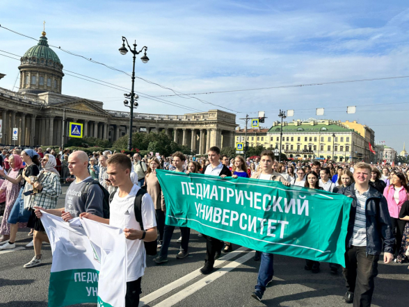 Более 100 студентов и ординаторов Педиатрического университета приняли участие в Крестном ходе в честь Святого благоверного князя Александра Невского 7