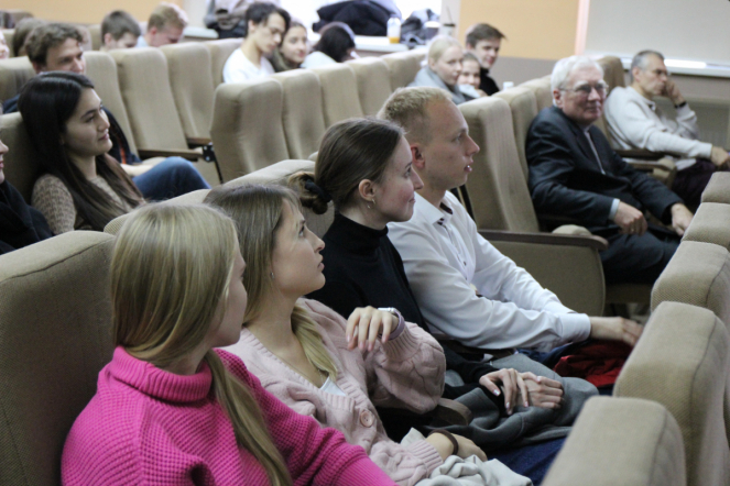 Российское общество «Знание» провело для студентов Педиатрического университета лекции о поддержке семей 4