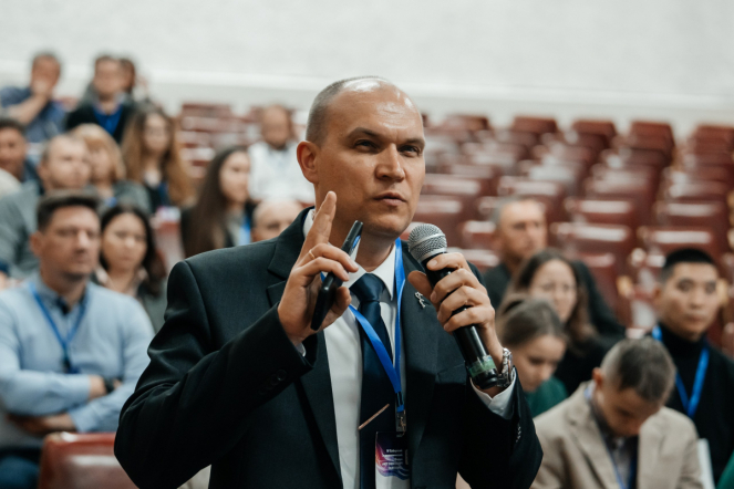 Заведующий отделением эндоскопии Педиатрического университета представил доклад на форуме в Новосибирске 4