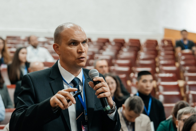 Заведующий отделением эндоскопии Педиатрического университета представил доклад на форуме в Новосибирске