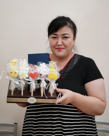 В Педиатрическом университете провели мастер-класс по макияжу для мам пациентов онкогематологического отделения 15