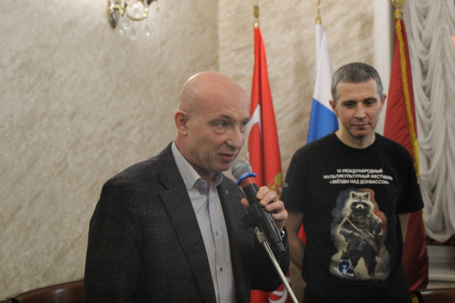 в Педиатрическом университете состоялась встреча с поэтом, автором книги «Сыновья уходят в вечность…» Романом Третьяковым и автором книг о боевых действиях в Чечне Раяном Фарукшиным. 14