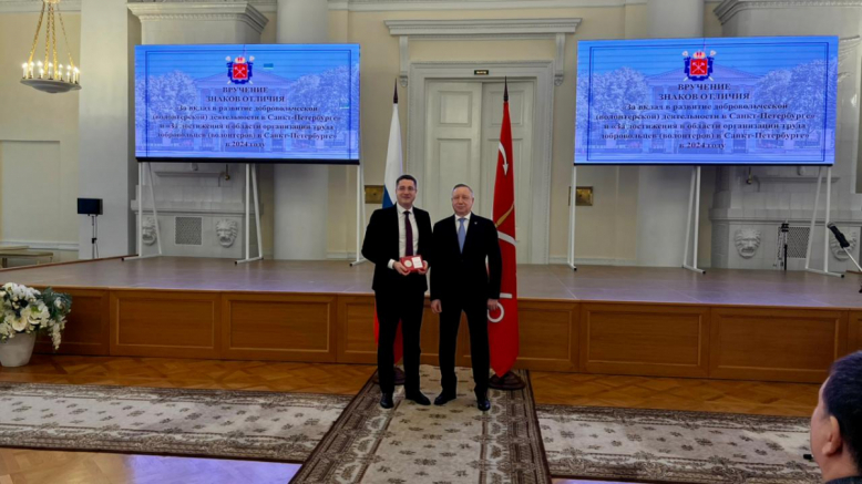 В День волонтёра Губернатор наградил Педиатрический университет за достижения в области организации труда добровольцев