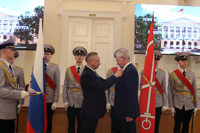 Губернатор Санкт-Петербурга вручил врачам Педиатрического университета государственные награды 10