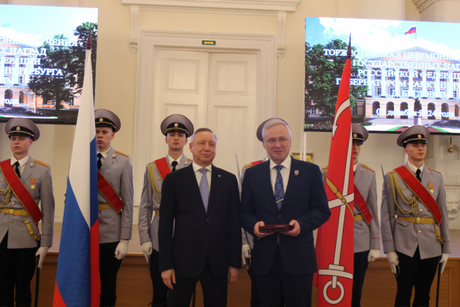 Губернатор Санкт-Петербурга вручил врачам Педиатрического университета государственные награды 11