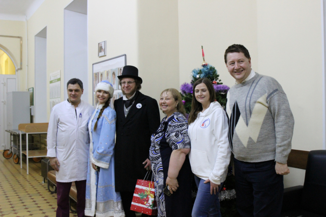 Пациентов клиники Педиатрического университета поздравили с Новым годом и Рождеством 15