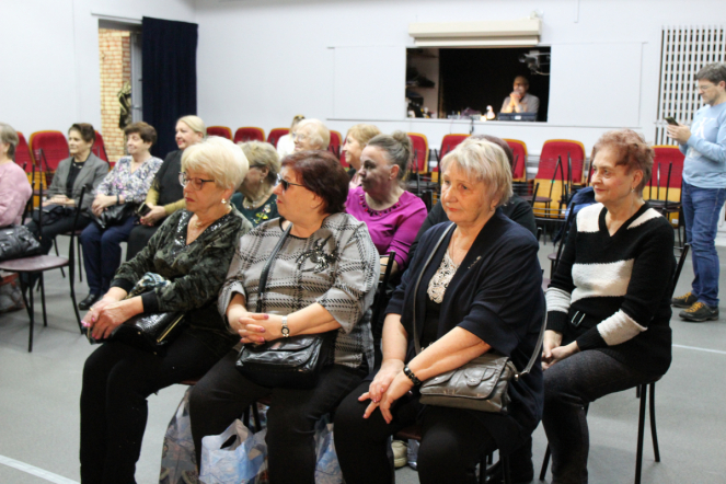 В студенческом клубе «Гиппократ» поздравили заслуженных сотрудников, которые проработали в Педиатрическом университете более 30 лет 2