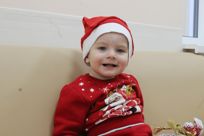 Пациентов онкогематологического отделения клиники Педиатрического университета поздравили с наступающим Новым годом и Рождеством 15