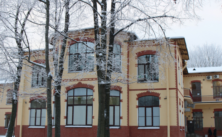 Повзрослевшие пациенты клиники Педиатрического университета поблагодарили врачей