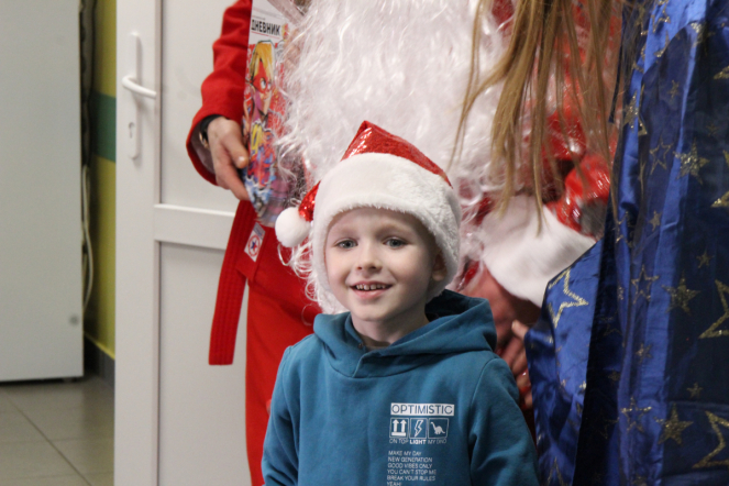 Пациентов клиники Педиатрического  университета поздравили с наступающим Новым годом и Рождеством 10