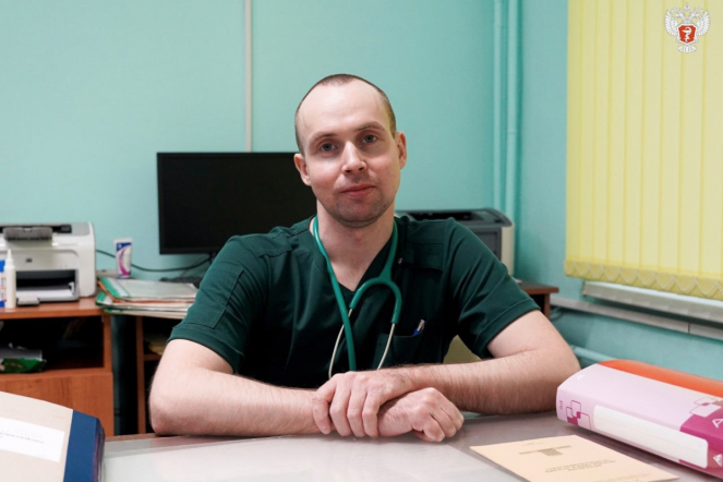 Мечтал стать детским хирургом: Выпускник Педиатрического университета принимает пациентов в Новгородской области