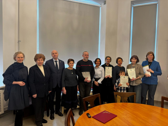 В музее Педиатрического университета открыли выставку, посвящённую началу весны 1