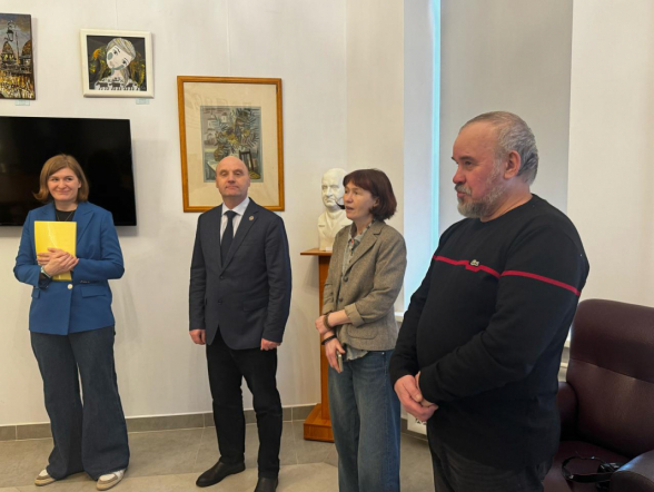 В музее Педиатрического университета открыли выставку, посвящённую началу весны 4