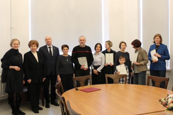 В музее Педиатрического университета открыли выставку, посвящённую началу весны 12