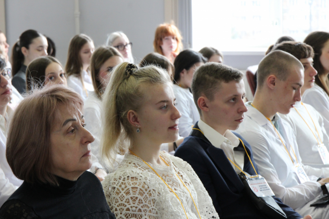 Моя будущая профессия — врач:  Педиатрический университет принимает форум старшеклассников 17