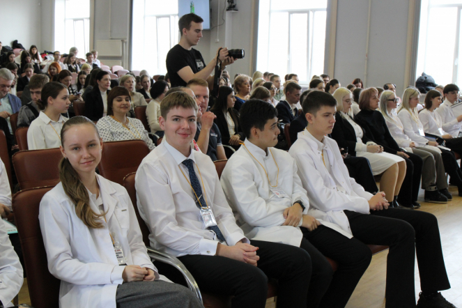 Моя будущая профессия — врач:  Педиатрический университет принимает форум старшеклассников 21