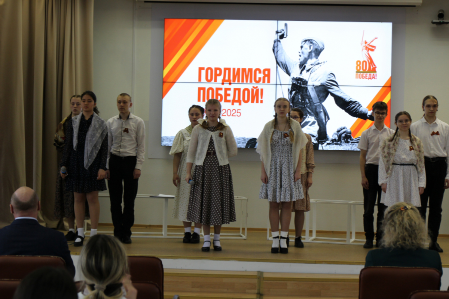 Студенты медицинского училища Педиатрического университета провели концерт к 80-летию Победы в Великой Отечественной войне 24